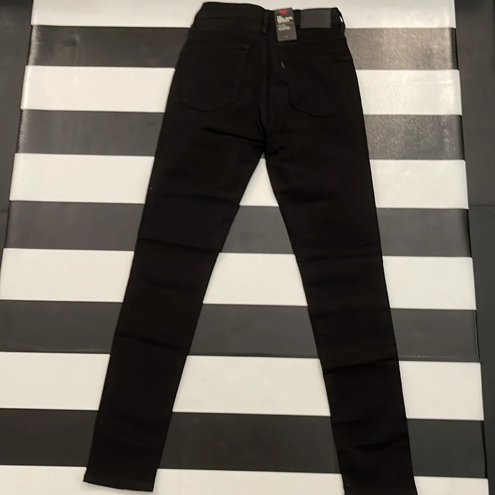 PREMIUM LEVIS HIGH RISE SKINNY